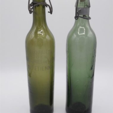 anciennes bouteilles verre vert bouchon porcelaine