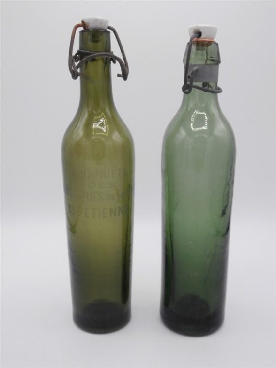 anciennes bouteilles verre vert bouchon porcelaine