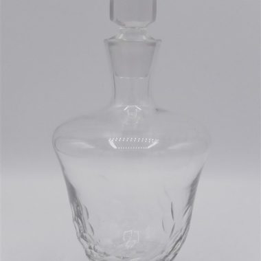 carafe ancienne sur pied verre cisele