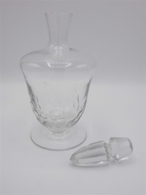 carafe ancienne sur pied verre cisele