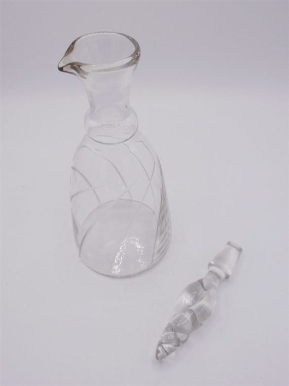 carafe ancienne verre cisele