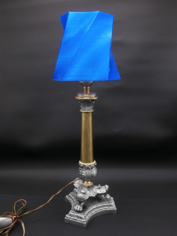lampe pied ancien metal et laiton abat jour fabrique a partir d une imprimante 3D