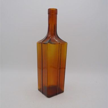 ancienne bouteille carre verre ambre