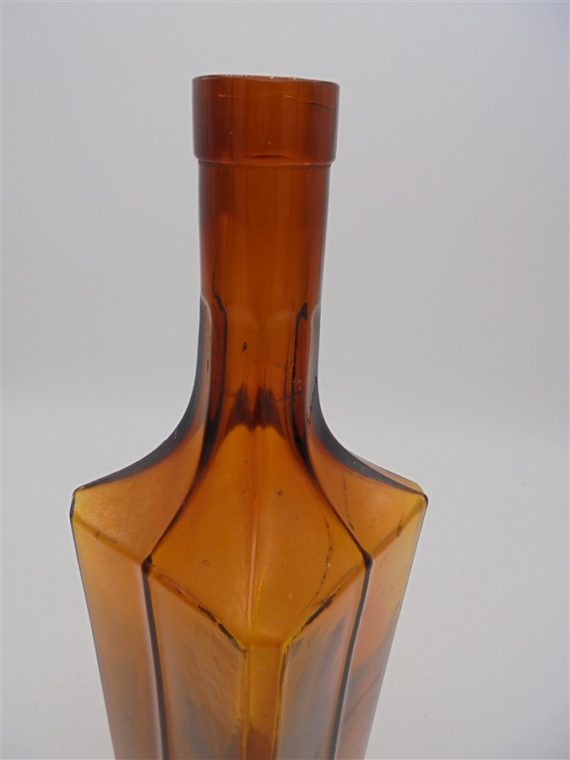 ancienne bouteille carre verre ambre