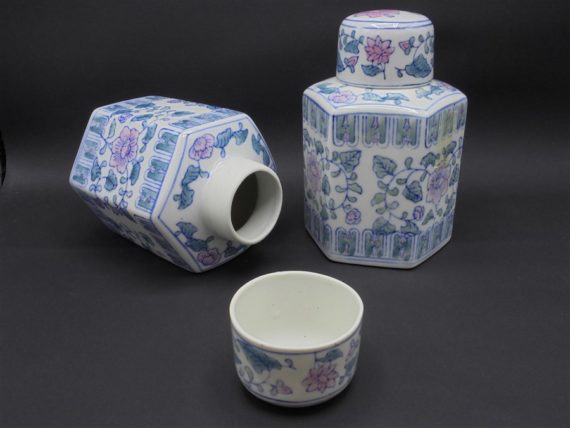 pots a the porcelaine chinoise decor floral bleu et rose