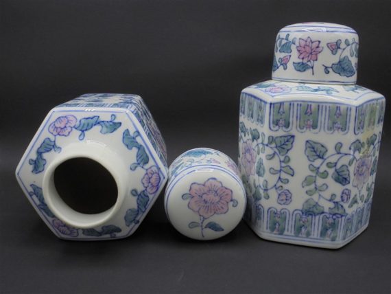 pots a the porcelaine chinoise decor floral bleu et rose