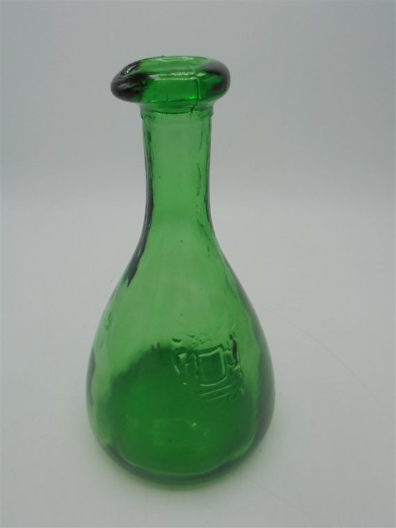 carafe en verre vert ecusson lions