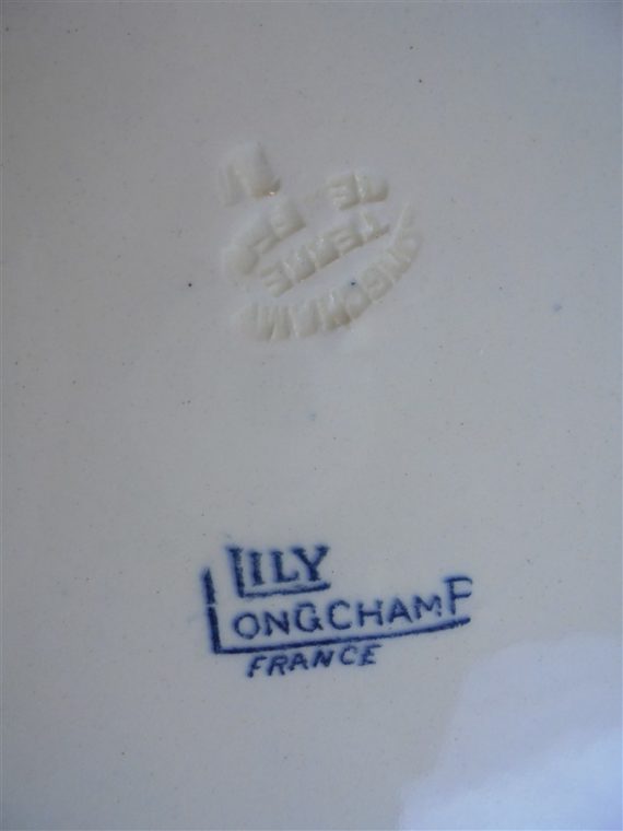 ancienne assiette Lily longchamp terre de fer