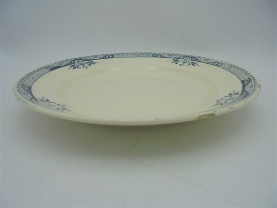 ancienne assiette Lily longchamp terre de fer