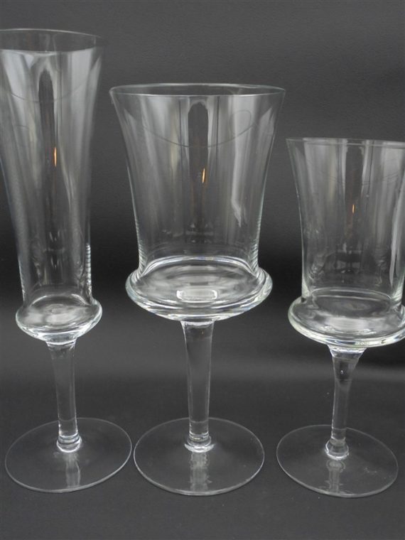 service verres a pied verres a vin eau digestif et flutes a champagne