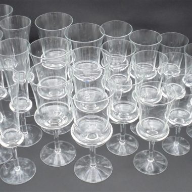 service verres a pied verres a vin eau digestif et flutes a champagne