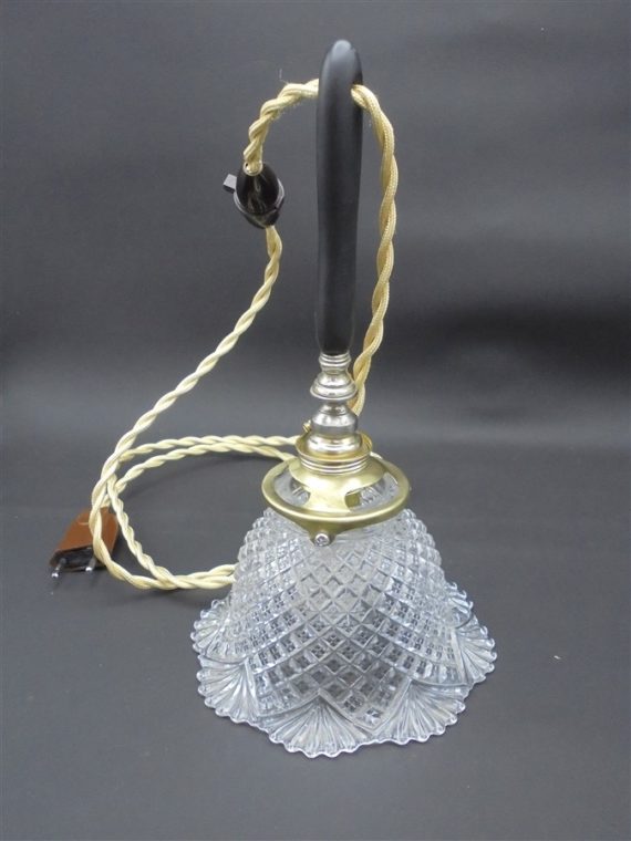 lampe baladeuse globe floral ancien verre ou cristal