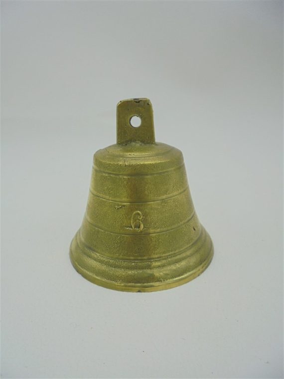 petite cloche en bronze numerotee 6