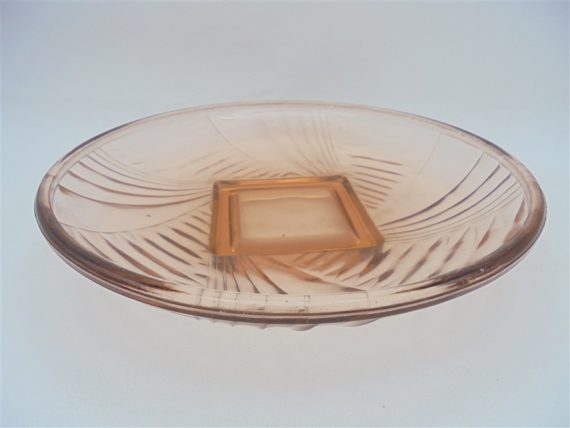 ancien plat art deco en verre rose translucide legerement creux