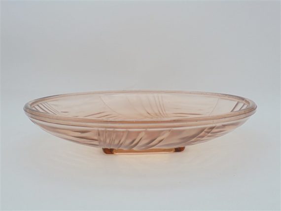 ancien plat art deco en verre rose translucide legerement creux