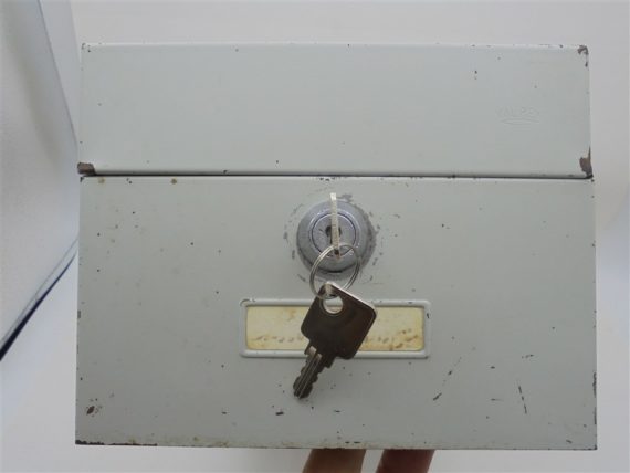 ancienne boite en metal de rangement fiches chasseur valrex gris