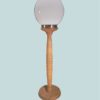 grande lampe globe opaline pied en bois