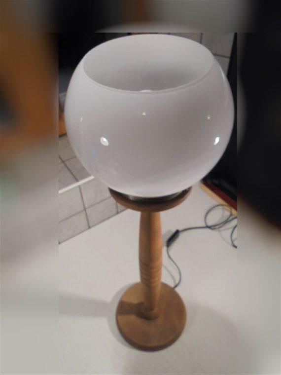 grande lampe globe opaline pied en bois