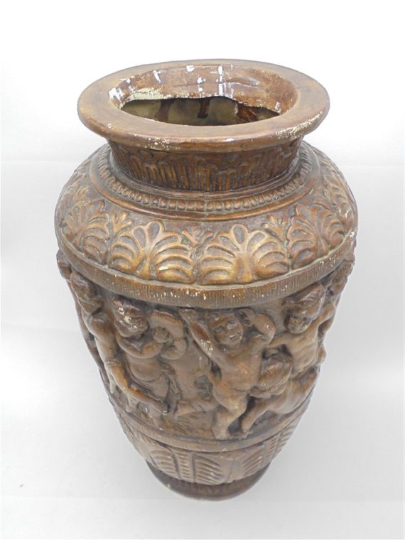 pot vase sur pied en platre decor cherubins angelots dansant