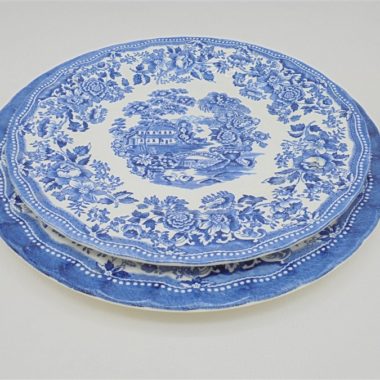 plats assiettes ceramique anglaise decor bleu