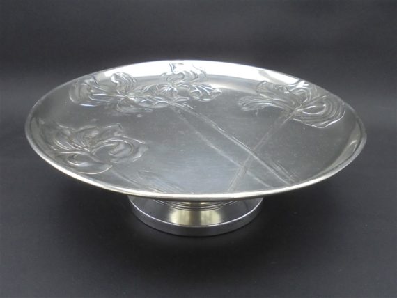 ancien plat piedouche en metal argente signe b henneberg varsovie decor iris art nouveau debut xxe