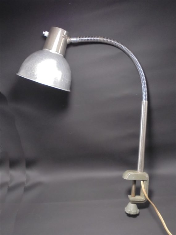 ancienne lampe d atelier fixation etau