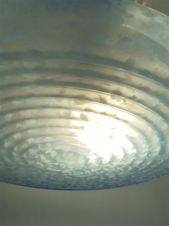 ancienne suspension large en verre mouchete de clichy bleu vasque