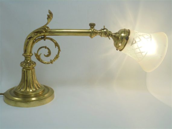 ancienne lampe en bronze dore bras etirable tulipe en verre