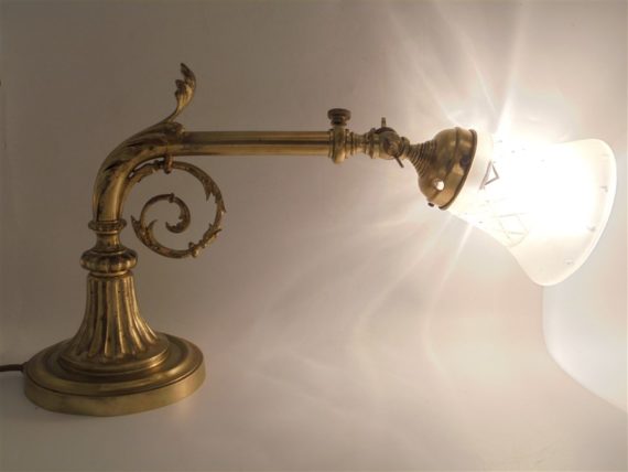 ancienne lampe en bronze dore bras etirable tulipe en verre