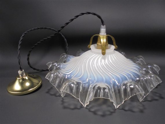 ancienne suspension en opaline luminaire vintage