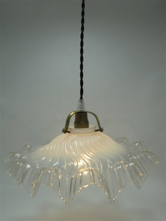 ancienne suspension en opaline luminaire vintage