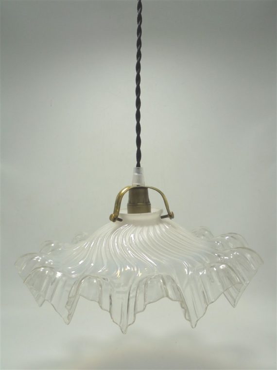 ancienne suspension en opaline luminaire vintage