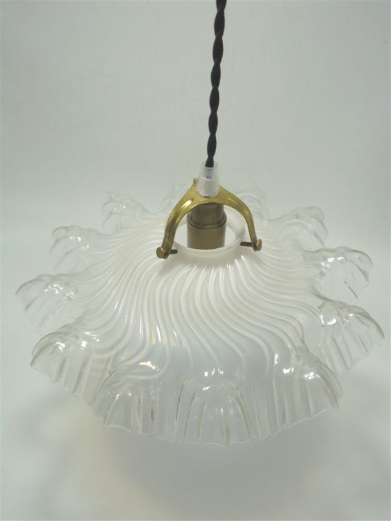 ancienne suspension en opaline luminaire vintage