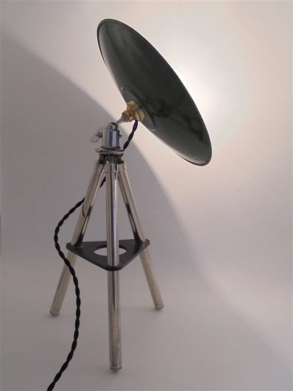 lampe tripode lampadaire ancien trepied appareil photo hauteur reglable tole emaillee verte