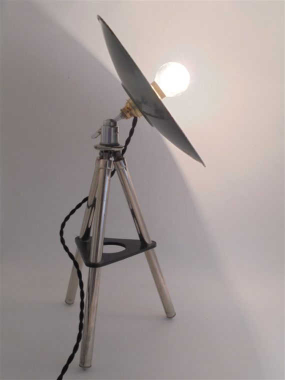 lampe tripode lampadaire ancien trepied appareil photo hauteur reglable tole emaillee verte