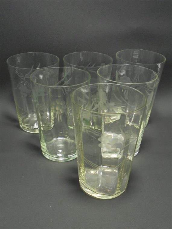 anciens gobelets en verre cisele decor floral verres a eau sirop