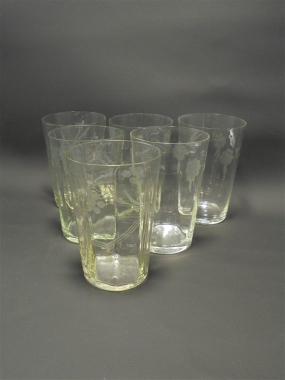 anciens gobelets en verre cisele decor floral verres a eau sirop