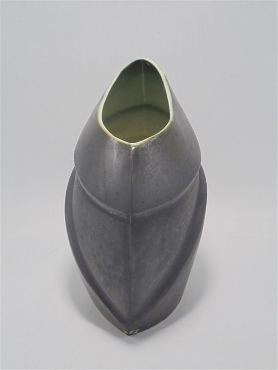 vase design en ceramique signe estelle lo verso