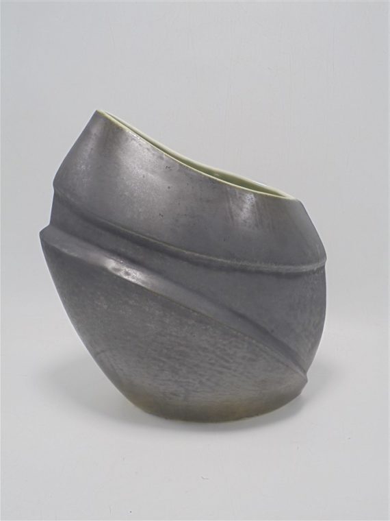 vase design en ceramique signe estelle lo verso