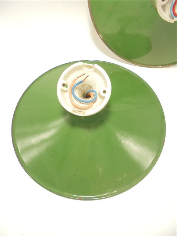 paire d appliques en tole emaillee verte