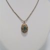 ancien pendentif collier chaine avec medaillon metal dore emaille vert