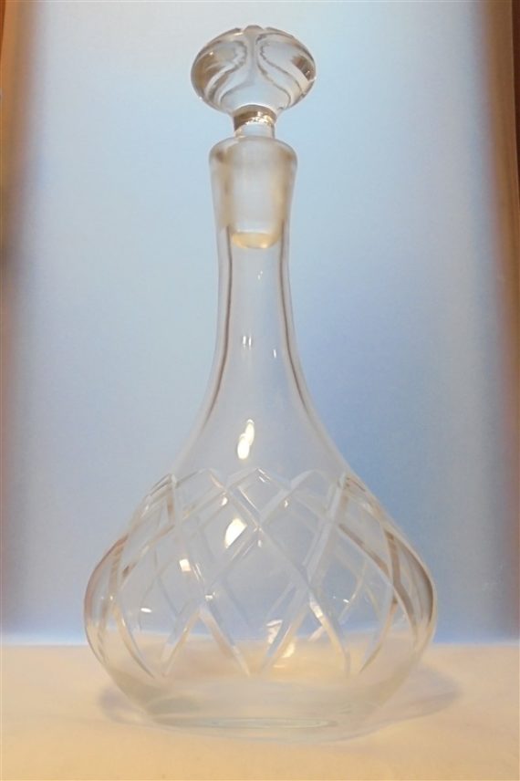 ancienne carafe en verre ou en cristal taille