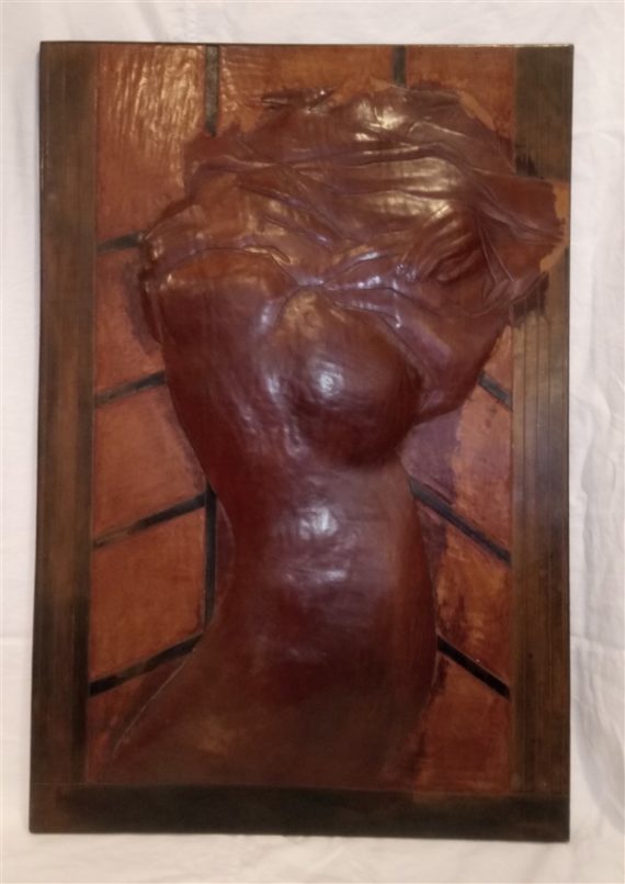 grand tableau en cuir femme nue en relief