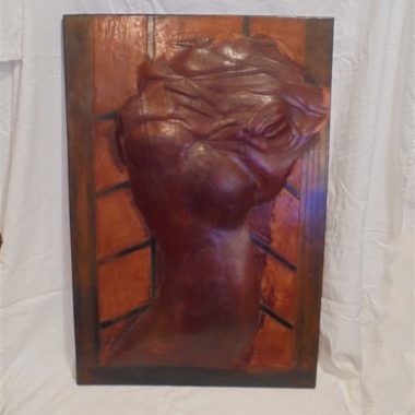 grand tableau en cuir femme nue en relief