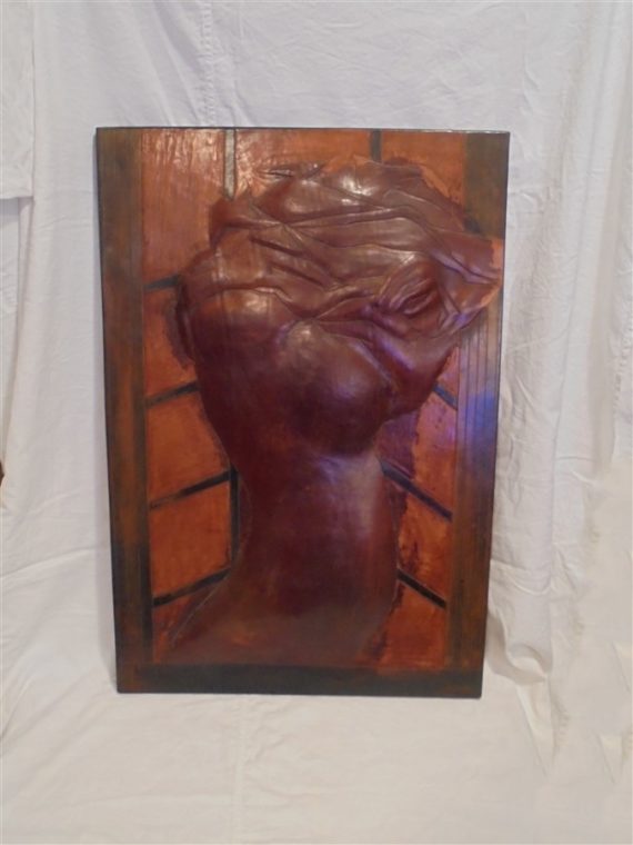 grand tableau en cuir femme nue en relief