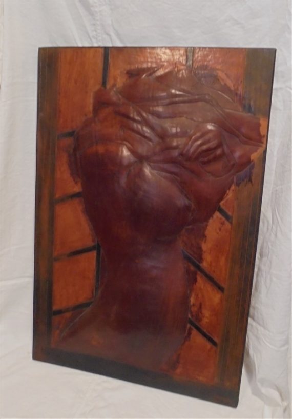 grand tableau en cuir femme nue en relief