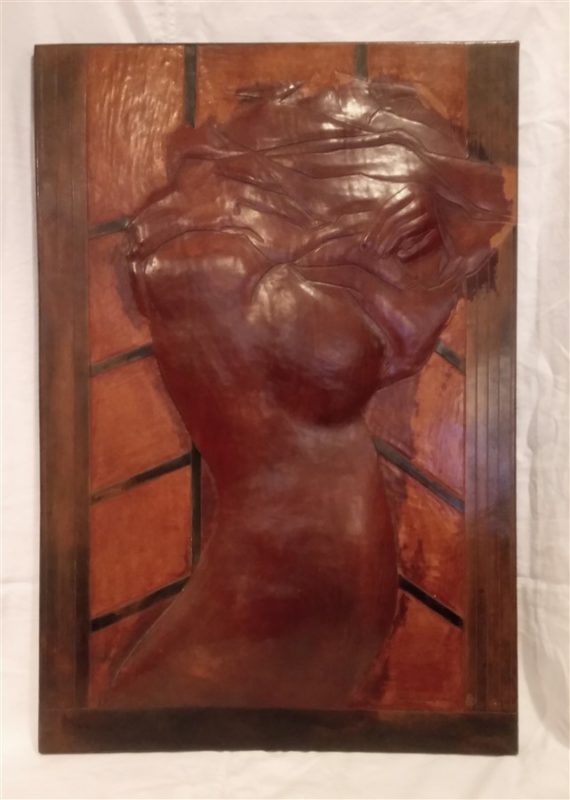 grand tableau en cuir femme nue en relief