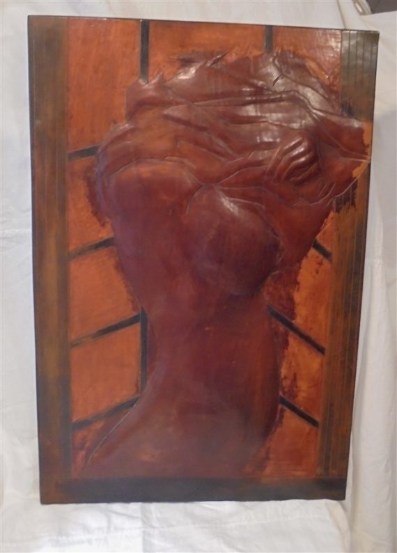 grand tableau en cuir femme nue en relief