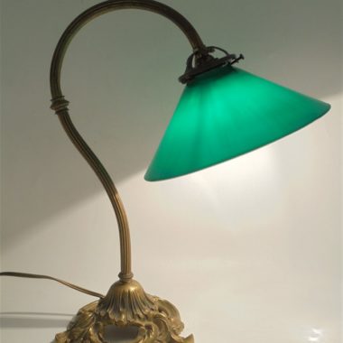 ancienne lampe col de cygne et opaline verte