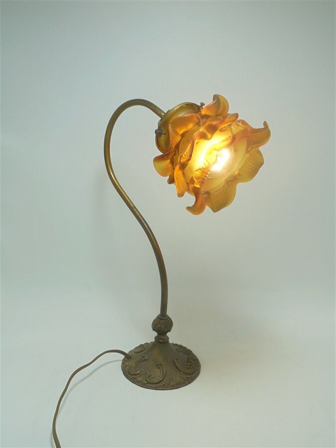 Lampe de style art nouveau